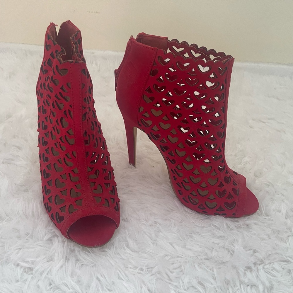 Red heart cut out ankle booties - size 8